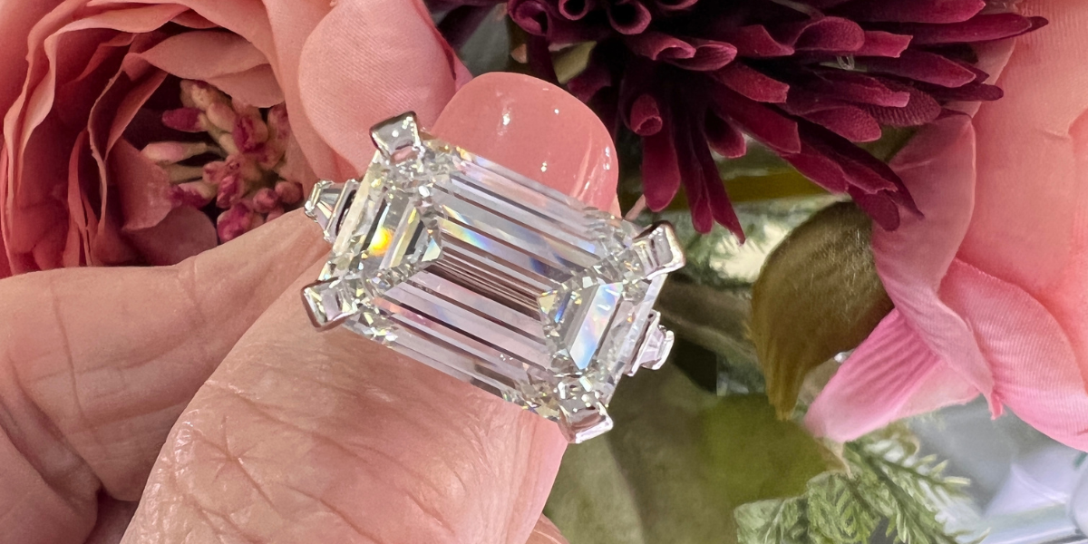 custom-emerald-diamond-engagement-ring